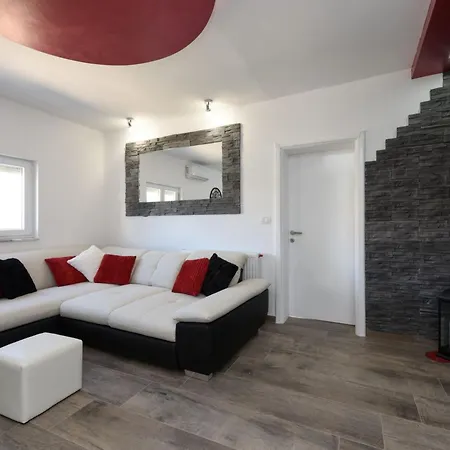 Yespeace By Interhome * Zadar