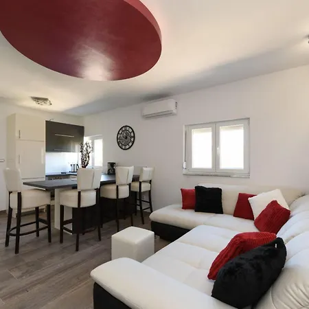 Yespeace By Interhome *